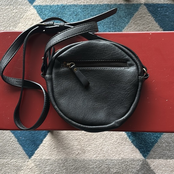 Small black Moda Luxe crossbody handbag - Picture 2 of 4